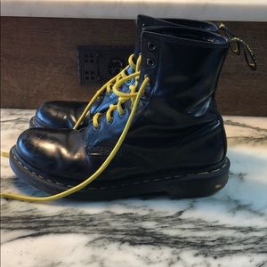 Smooth Black Classic Doc Martens